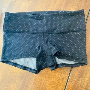 Lulu Booty Shirts Sz 6